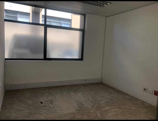 357M² OFFICE TO LET IN SANDHURST